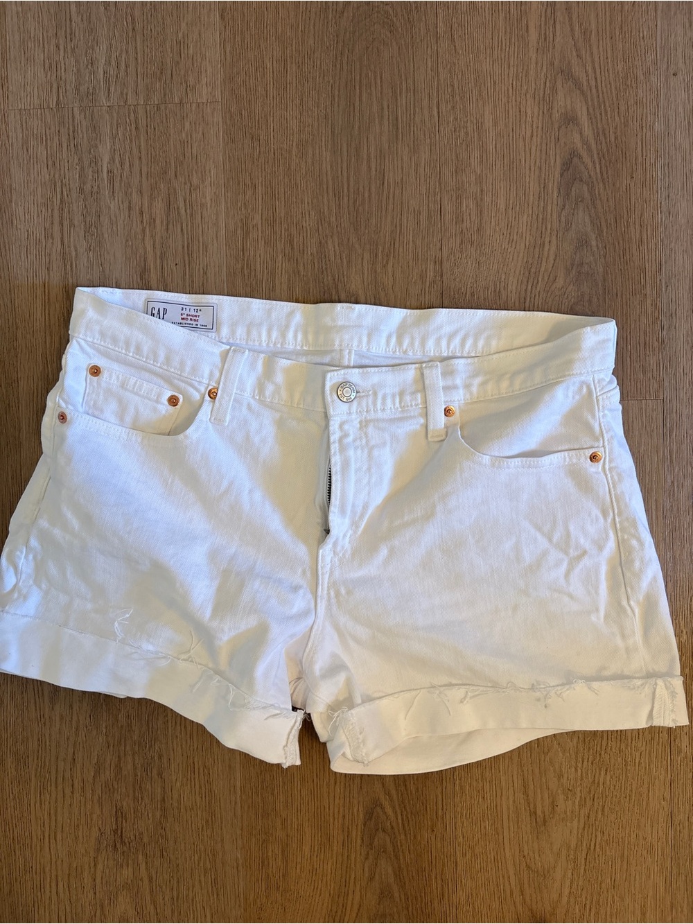 White Gap 5” Mid Rise Shorts